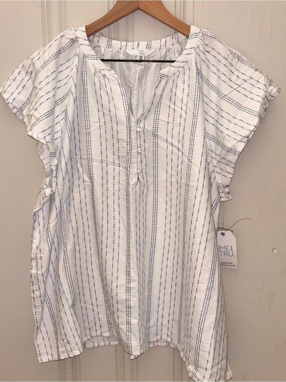 NWT Time & Tru Women’s XXL White Stripe Blue Button-Front Flutter Sleeve Top